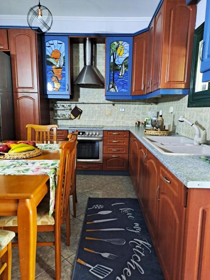 Evelina 1 Apartment Lixouri Bagian luar foto